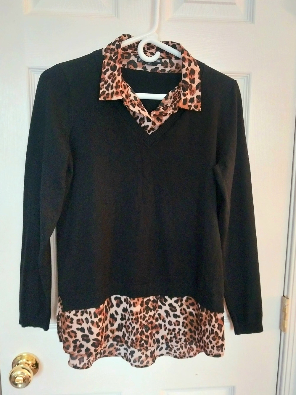 Adrianna Papell Black V-Neck Sweater with Leopard-Print Trim M Dark Academia